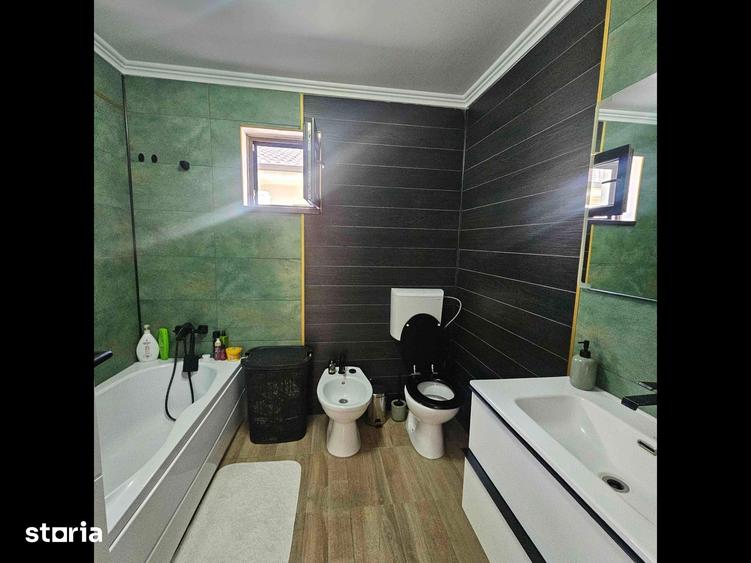 Casă cu 4 camere cu Teren 490 Mp în Sântandrei