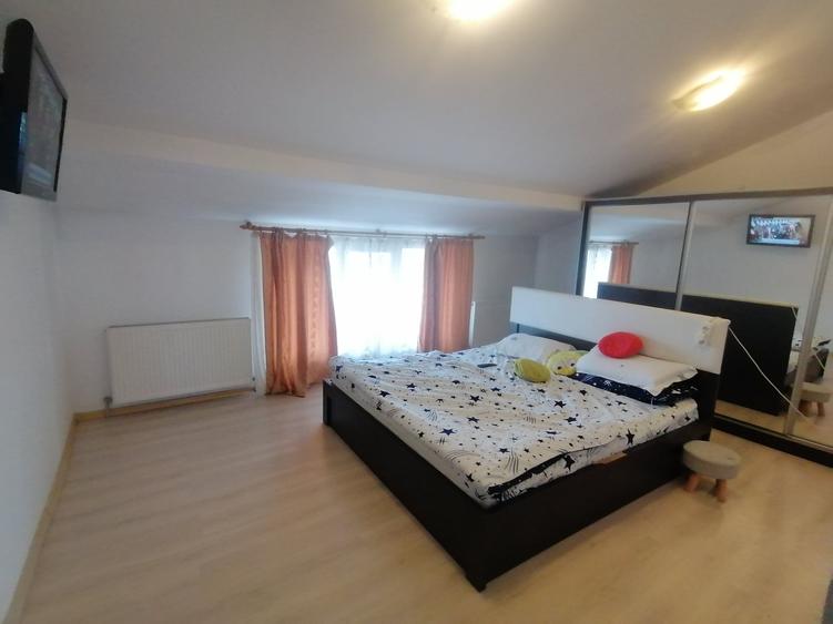 Apartament cu 4 camere decomandat, mobilat în Est