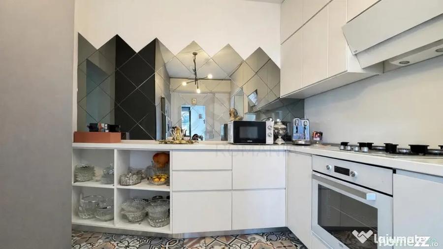 Apartament cu 4 camere semidecomandat în Capitale