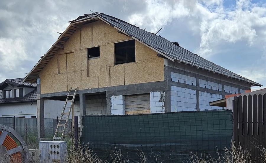 Casă cu Teren 300 Mp în Central