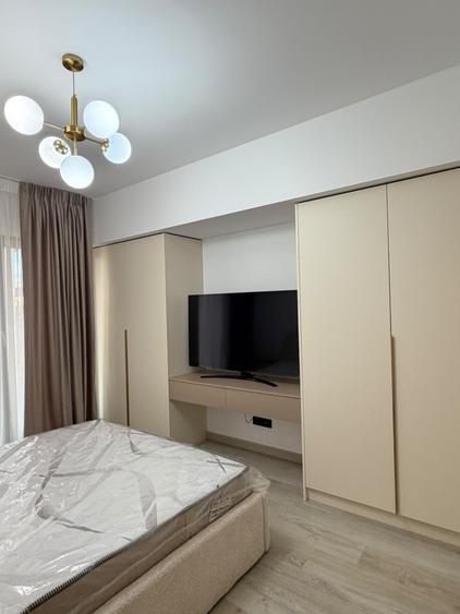 Apartament cu 3 camere semidecomandat, mobilat în Dristor