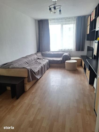 Apartament cu 3 camere semidecomandat în Crângași