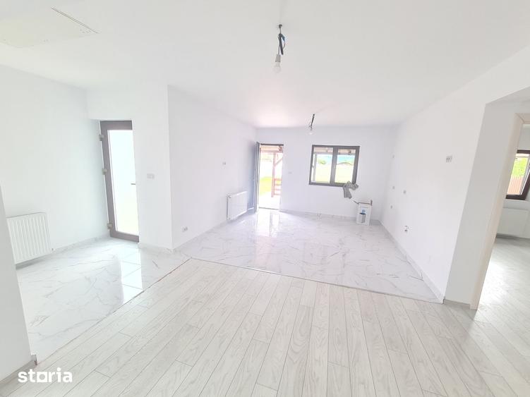 Casă cu 3 camere cu Teren 350 Mp în Săucești