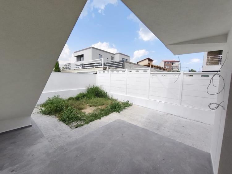 Duplex cu 4 camere cu Canalizare în Nord
