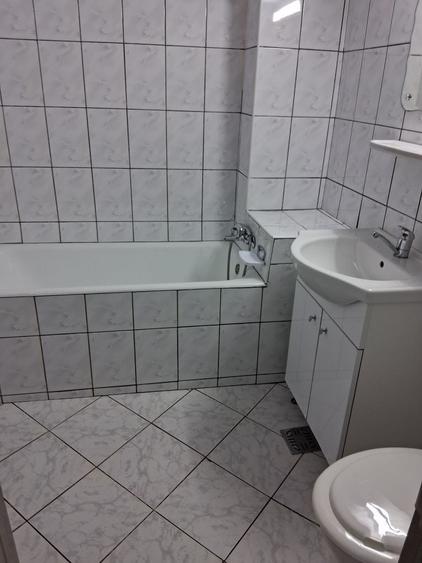 Apartament cu 3 camere decomandat în Dobroești