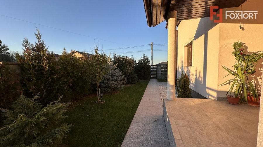 Casă individuală cu 3 camere cu Canalizare în Moșnița Nouă
