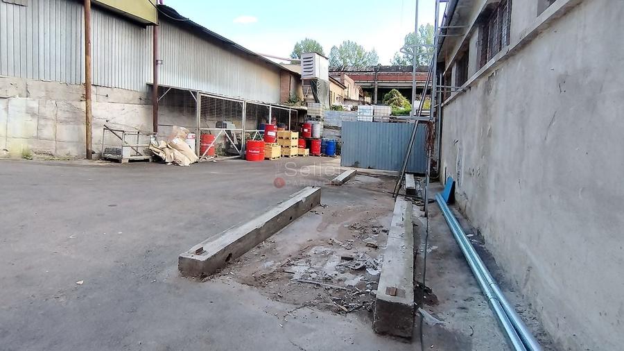 Spațiu industrial, de 215 mp, în Bartolomeu