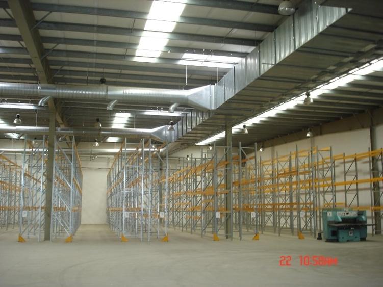 Spațiu industrial, de 578 mp, în Titan