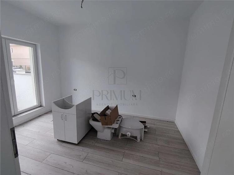 Duplex pe plan - canalizare - 4 camere - 6