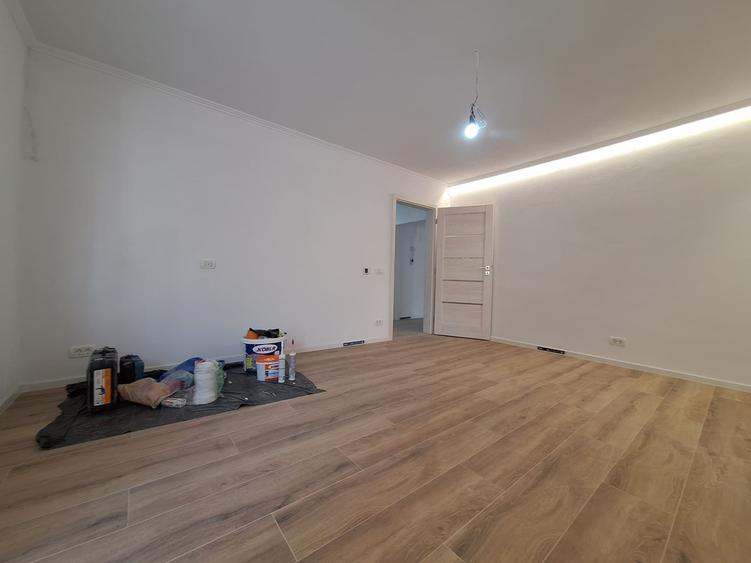 Apartament cu 3 camere decomandat în Dâmbovița