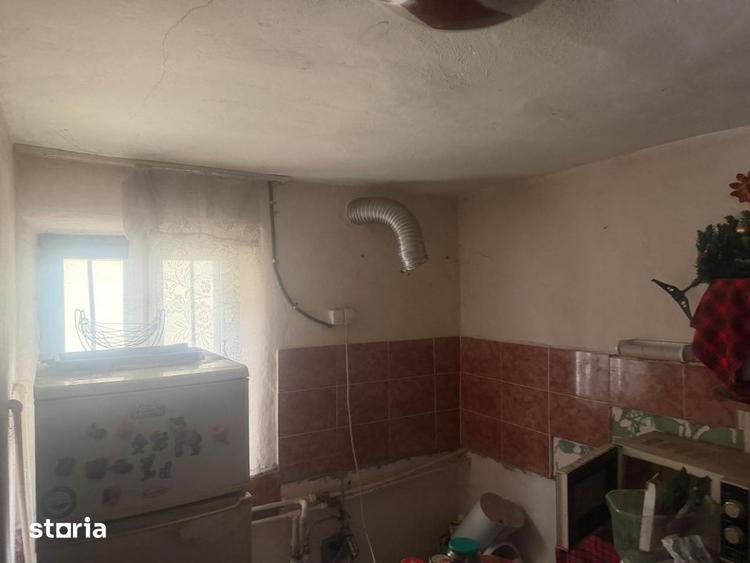 Casă cu 2 camere cu Teren 1000 Mp în Central