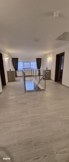 Casă cu 8 camere cu Teren 250 Mp în Central