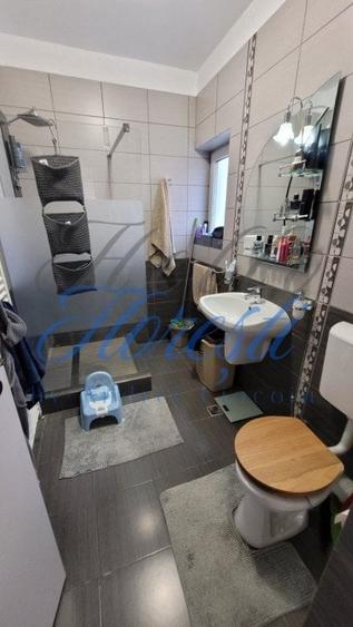Duplex cu 4 camere cu Canalizare în Florești