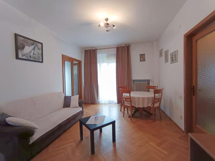 Apartament cu 4 camere semidecomandat, mobilat în Armeneasca