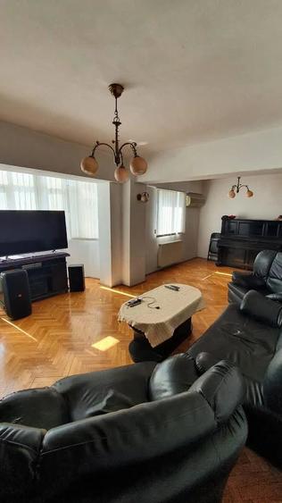 Apartament cu 4 camere decomandat în Bălcescu