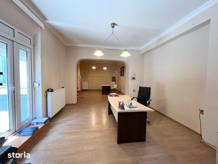 Apartament cu 3 camere în Romană