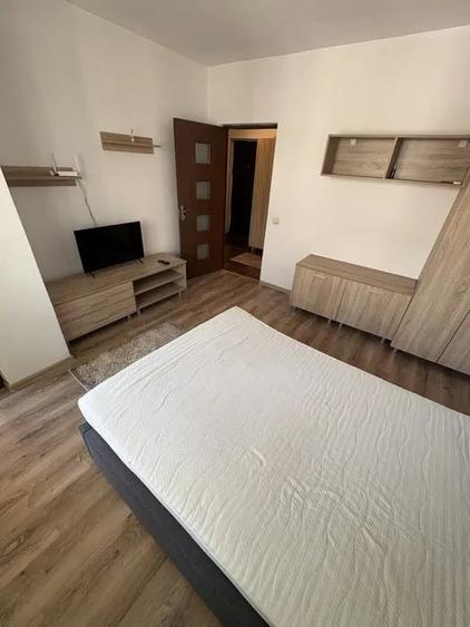 Garsonieră decomandată, mobilată în Metalurgiei