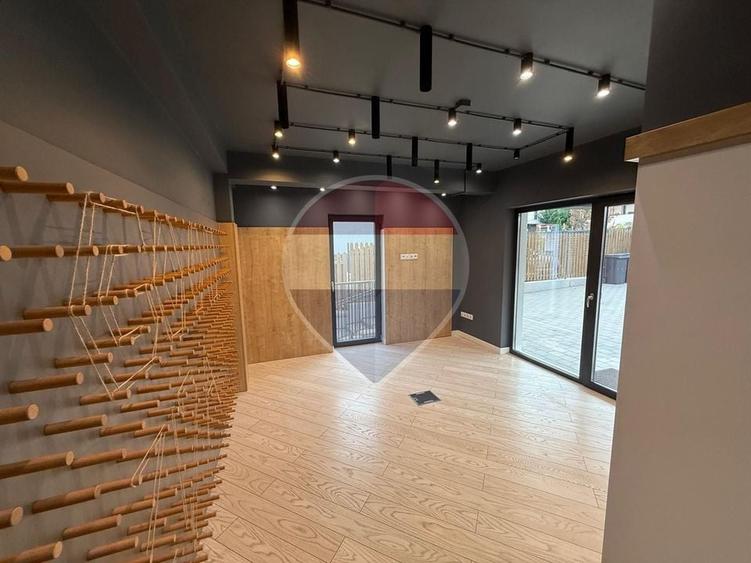 Casă individuală cu 13 camere cu Teren 600 Mp în Zorilor