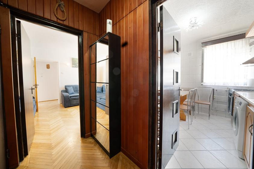 Apartament cu 3 camere semidecomandat, mobilat în Baba Novac