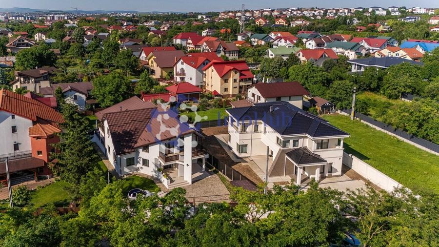Casă individuală cu 7 camere cu Garaj în Galata