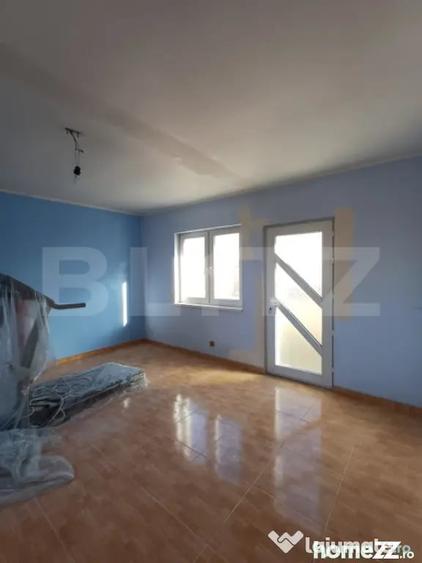 Apartament cu 3 camere semidecomandat în Câmpia Turzii