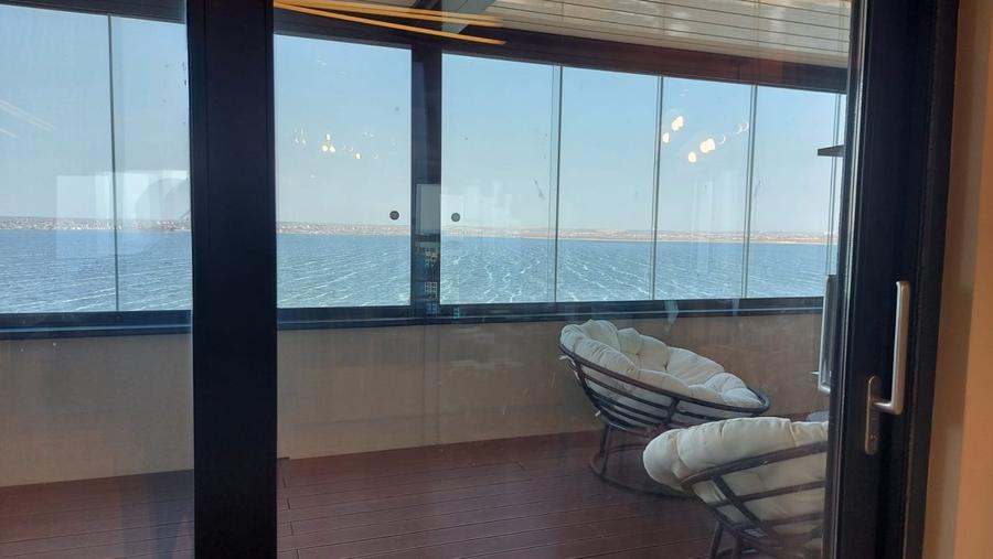 Penthouse cu 5 camere decomandat, mobilat în Central