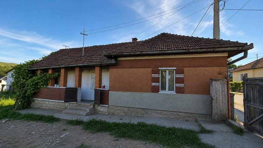 Casă cu 3 camere cu Teren 75 Mp în Aghireșu