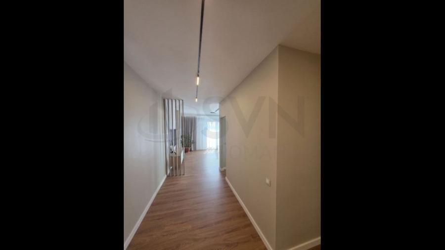 Apartament cu 4 camere decomandat în Sud