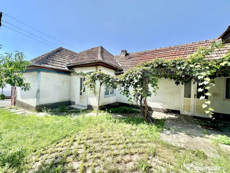 Casă cu 3 camere cu Teren 1127 Mp în Central