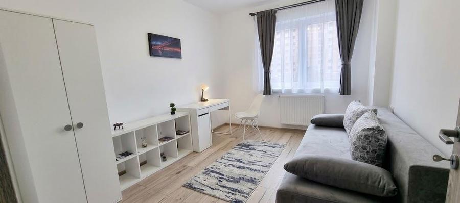 Apartament cu 3 camere decomandat, mobilat în Tractorul
