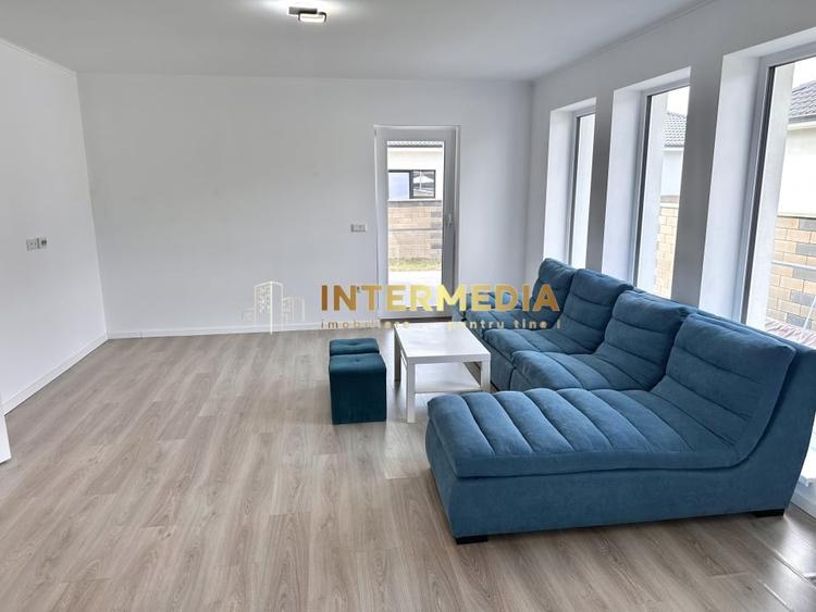 Casă individuală cu 4 camere cu Canalizare în Est