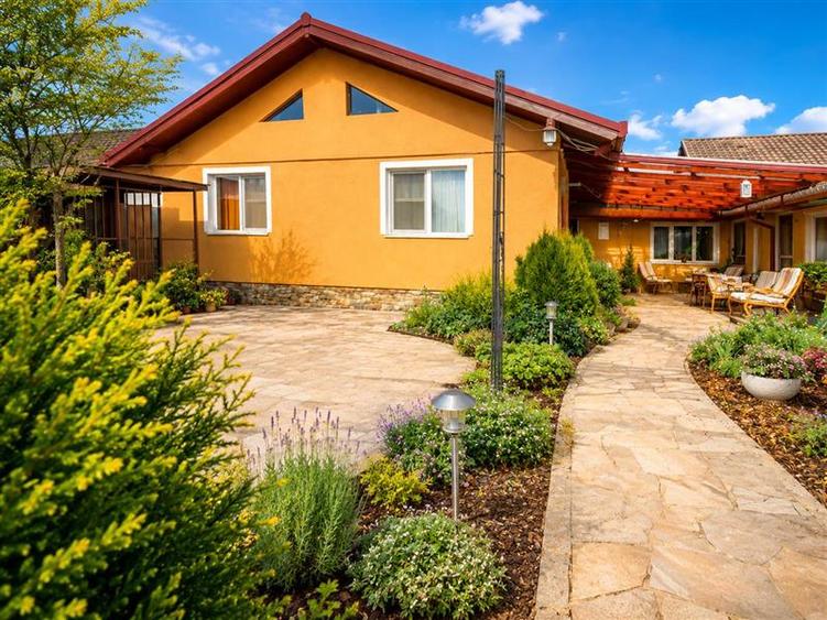 Casă individuală cu 4 camere cu Teren 357 Mp în Exterior Est