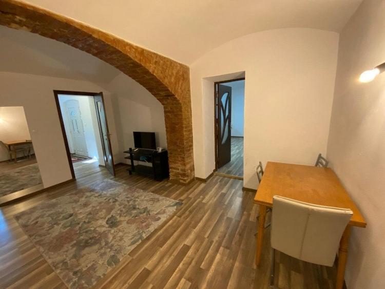 Apartament cu 2 camere, mobilat în Sub Arini