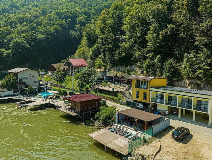 Casă cu Teren 250 Mp în Dubova