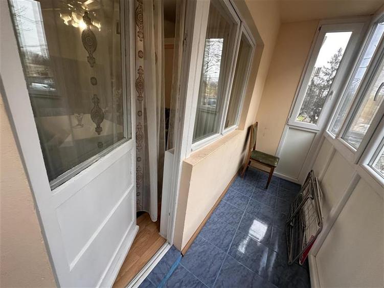 Apartament cu 3 camere semidecomandat în Lipovei