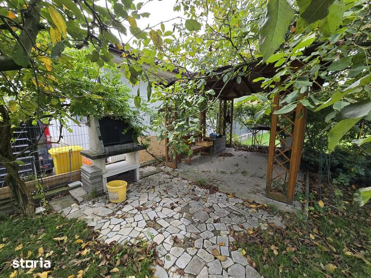 Casă cu 4 camere cu Teren 1135 Mp în Central