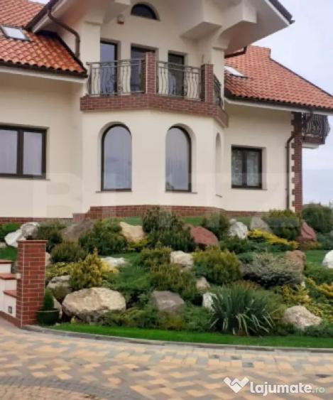 Casă cu 5 camere cu Teren 2743 Mp în Sud