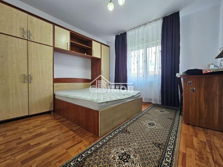 Apartament cu 3 camere, mobilat în Micro 3