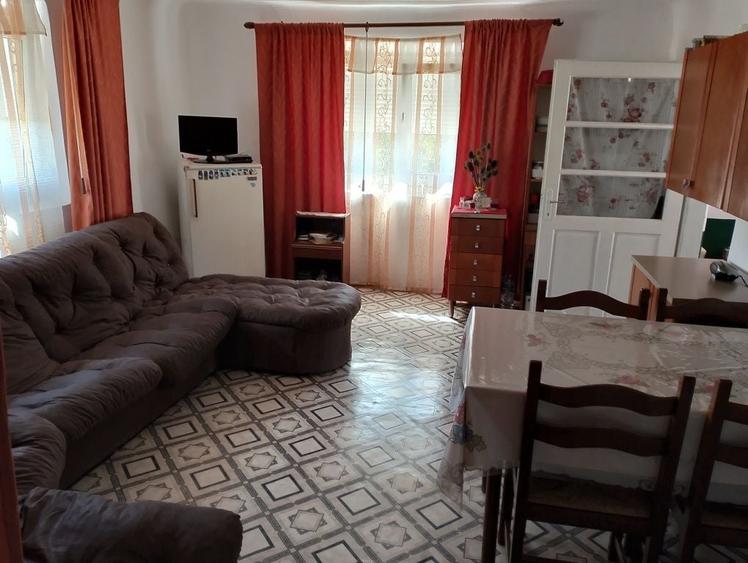 Casă cu 4 camere cu Teren 3400 Mp în Străoane