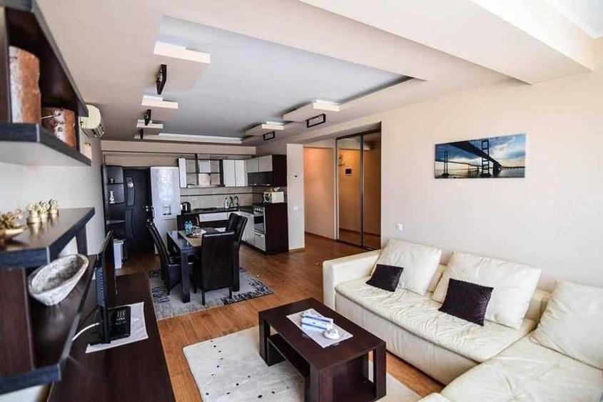 Apartament cu 3 camere decomandat în Exterior Vest