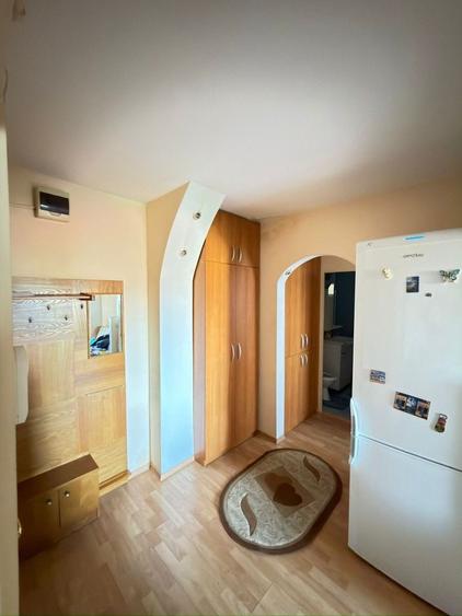 Apartament cu 2 camere decomandat, mobilat în Central