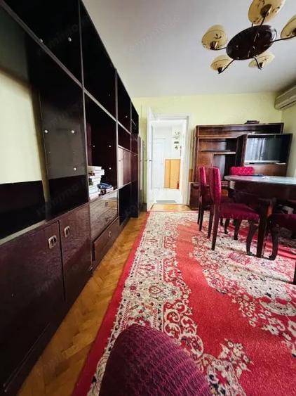 Apartament cu 3 camere semidecomandat, mobilat în Circumvalațiunii