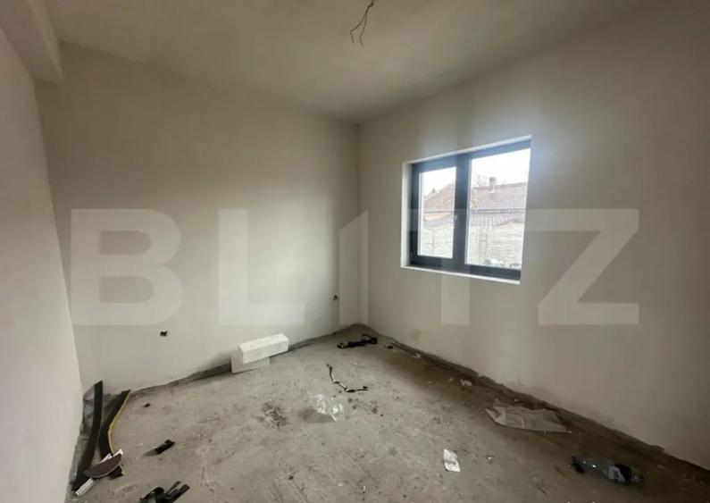 Casă cu 4 camere cu Teren 300 Mp în Lazuri