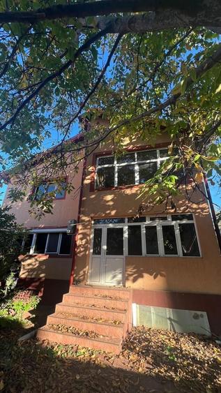 Casă individuală cu 6 camere cu Canalizare în Bucureștii Noi
