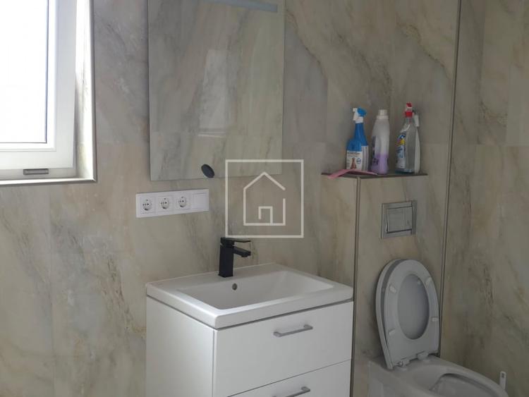 Casă cu 5 camere cu Canalizare în Cristian