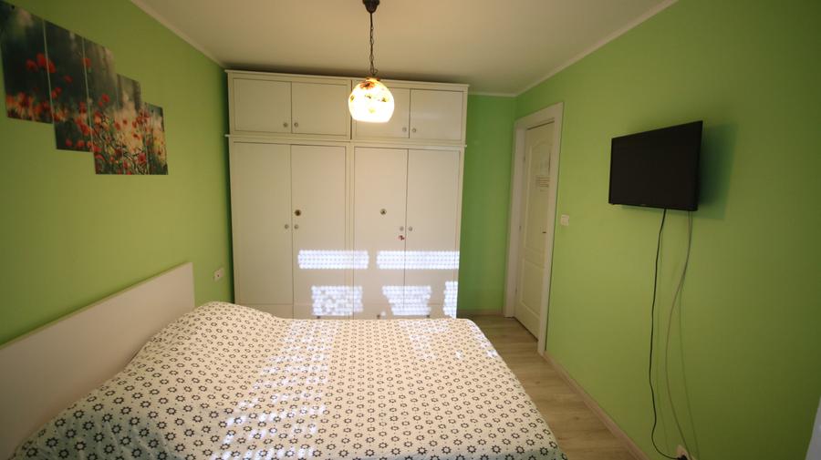 Apartament cu 3 camere semidecomandat în Cetății