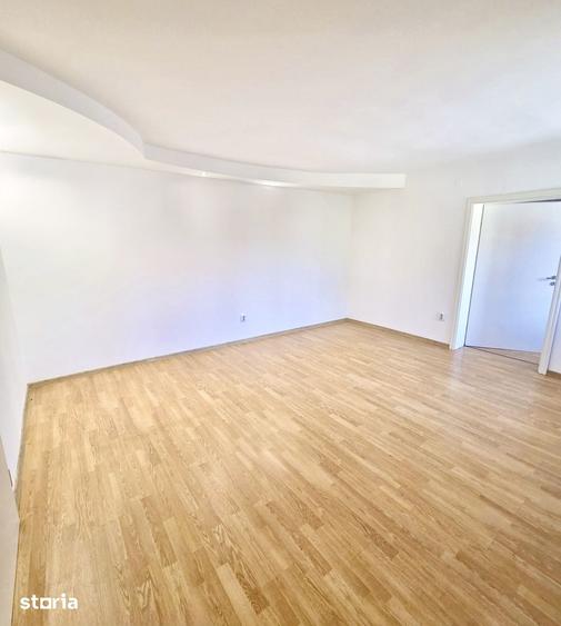 Casă cu 3 camere semidecomandat cu Teren 700 Mp în Aurel Vlaicu