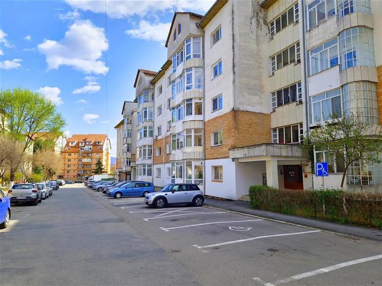 Garsonieră decomandată în 1 Mai