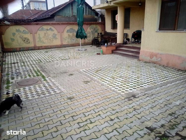 Casă cu 10 camere cu Teren 260 Mp în Coiciu