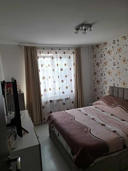 Apartament cu 4 camere decomandat în Crângași